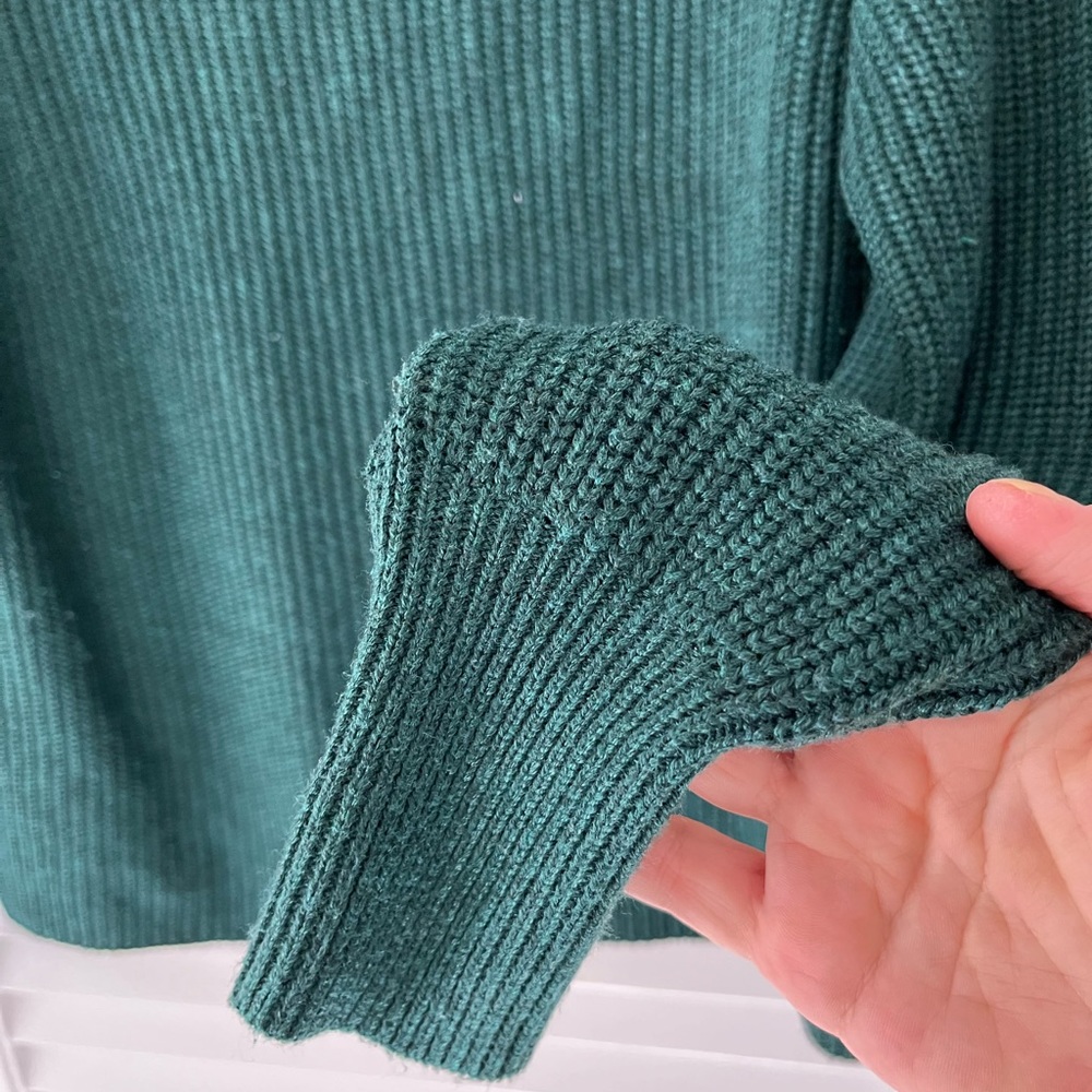 Jessica Simpson sweater